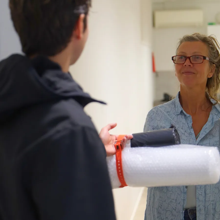 Pakkauspaketti: kuplamuovi ja jätesäkit